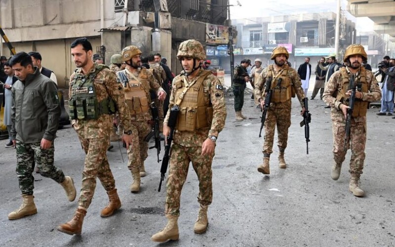 У Пакистані терористи-смертники атакували штаб прикордонної служби