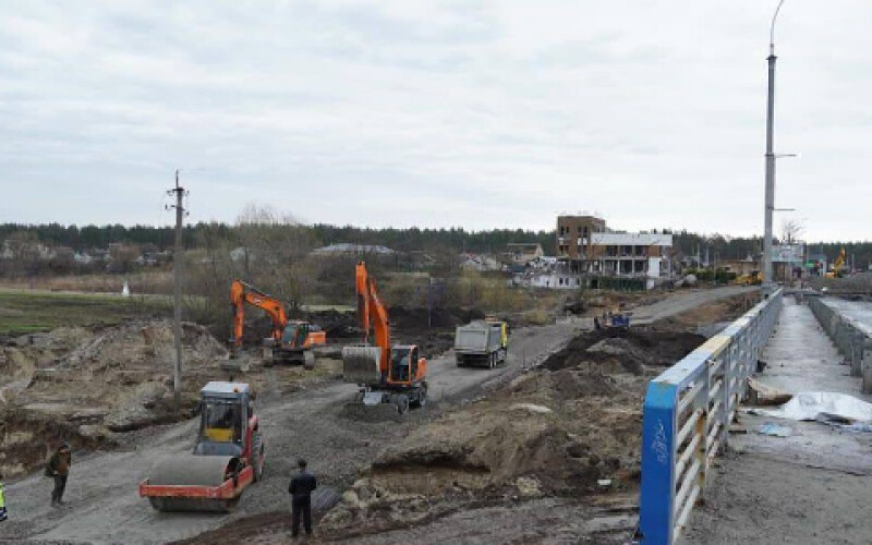 Насипний міст через річку Ірпінь біля села Романівка вже майже готовий