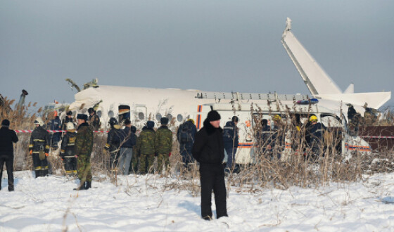 У Казахстані впав літак Fokker 100, 14 пасажирів загинуло