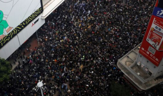 Во время новогоднего митинга в Гонконге полиция арестовала 400 человек
