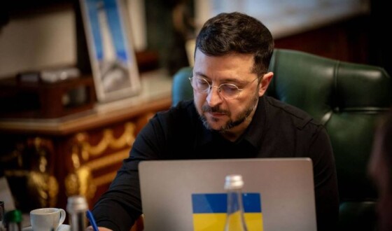 Зеленський ввів санкції проти 56 суден рф, які вивозили українське зерно з окупованого Криму