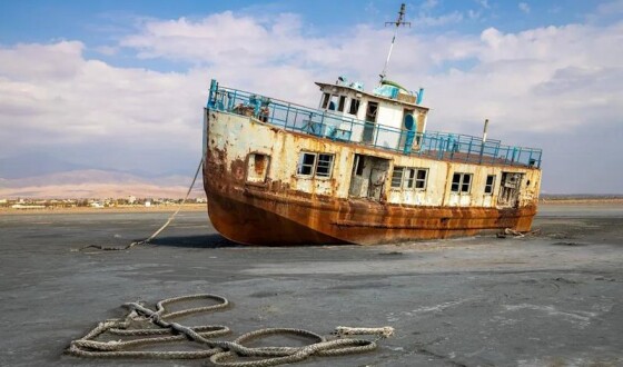 Поблизу Тегерану зникло озеро, яке забеспечувало місто водою