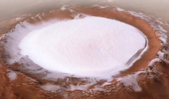 Зонд Mars Express запечатлел заполненный льдом кратер