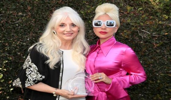Леді Гага прийшла на благодійну акцію з мамою
