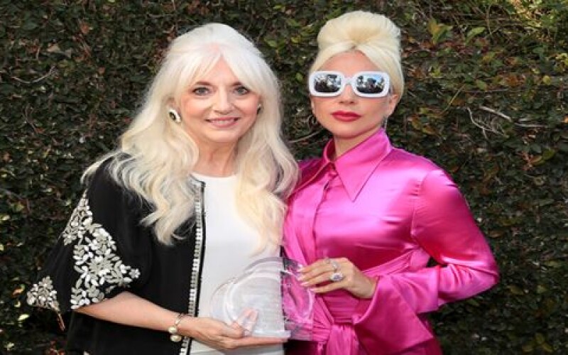 Леді Гага прийшла на благодійну акцію з мамою