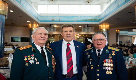В преддверии праздника Великой Победы Сергей Кивалов встретился с ветеранами