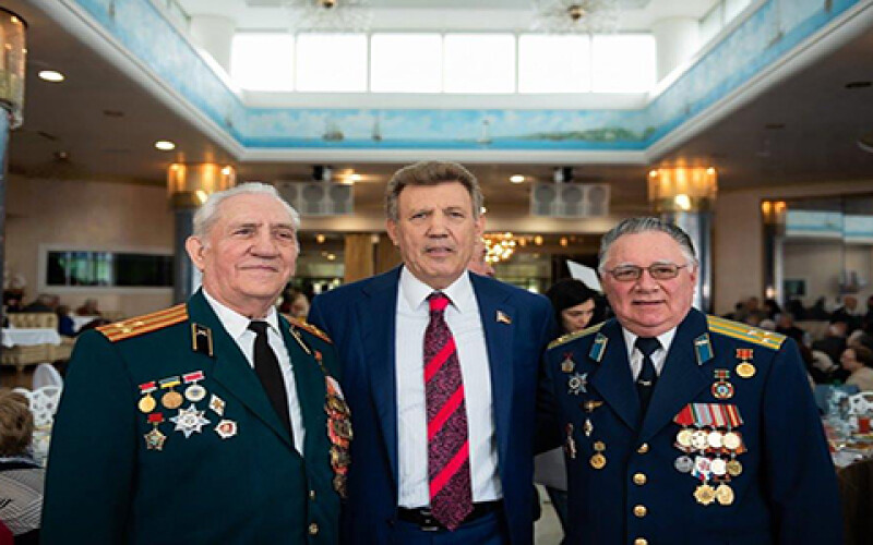 В преддверии праздника Великой Победы Сергей Кивалов встретился с ветеранами
