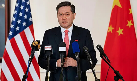 Новий глава МЗС Китаю заявив про важливість розвитку відносин зі США