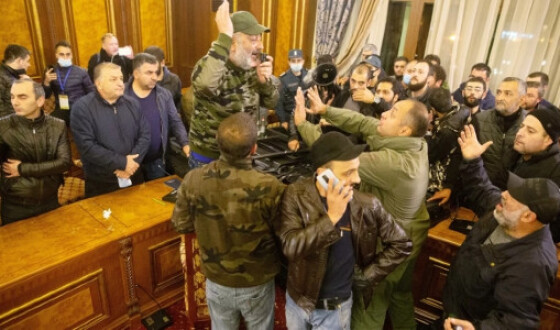 В Єревані затримали 10 опозиційних лідерів, які вимагали відставки Пашиняна