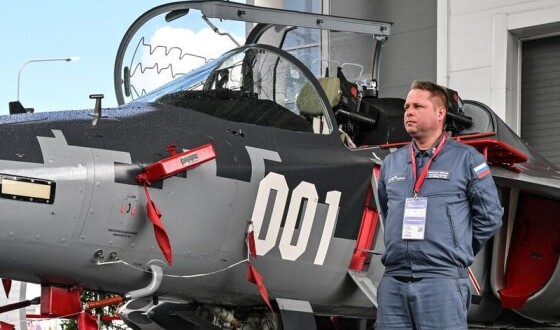 У Росії показали навчально-бойовий літак Як-130М