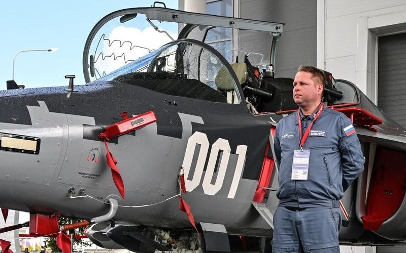 У Росії показали навчально-бойовий літак Як-130М