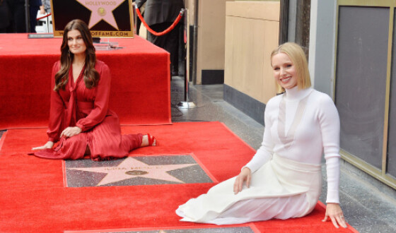 Крістен Белл і Ідіна Менцель отримали зірки на Алеї слави в Голлівуді