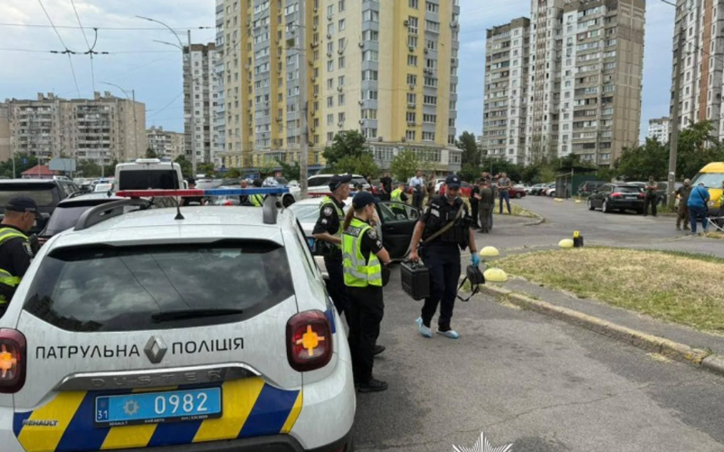 У Києві застрелили чоловіка в автівці
