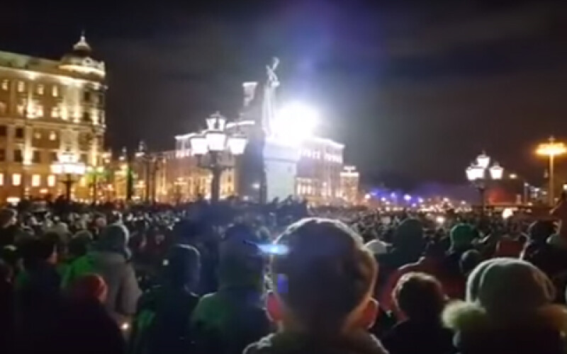 Тысячи россиян в Москве требуют отставки Путина. Видео