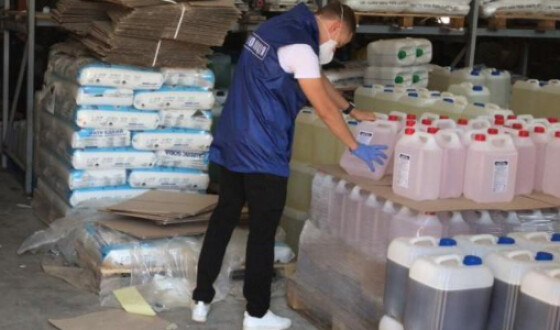 Кіберполіція вилучила понад 10 тонн миючих засобів із соляною кислотою