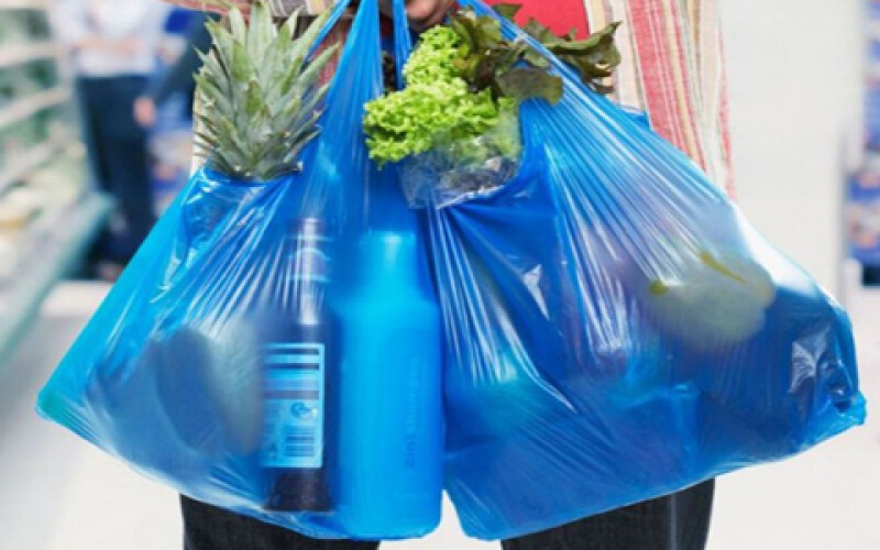 В Україні з 10 грудня заборонять використання безкоштовних пластикових пакетів