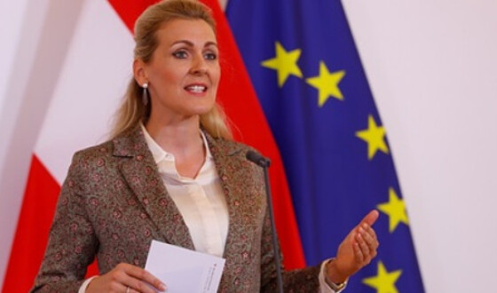 Міністр праці Австрії пішла у відставку через звинувачення в плагіаті