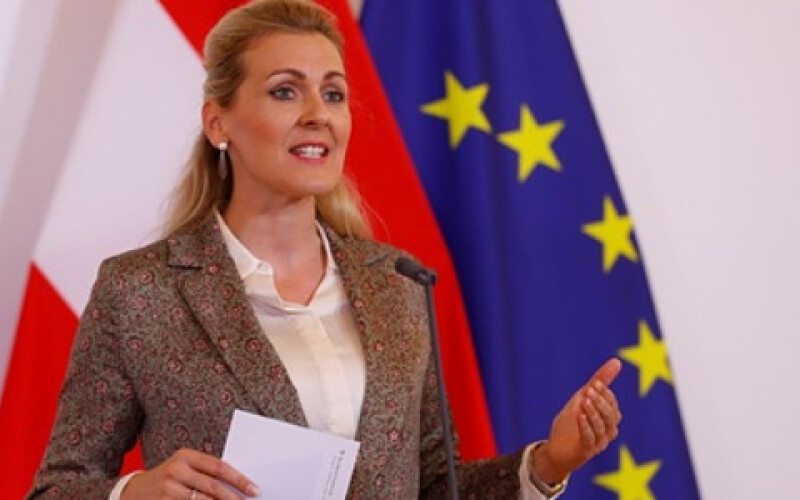 Міністр праці Австрії пішла у відставку через звинувачення в плагіаті