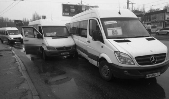 В Запорожье столкнулись две маршрутки с пассажирами