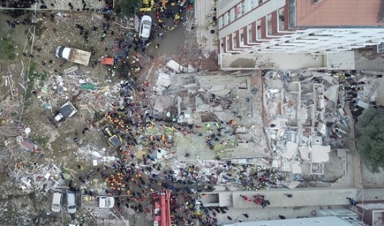 У Стамбулі зросла кількість загиблих внаслідок обвалу будинку
