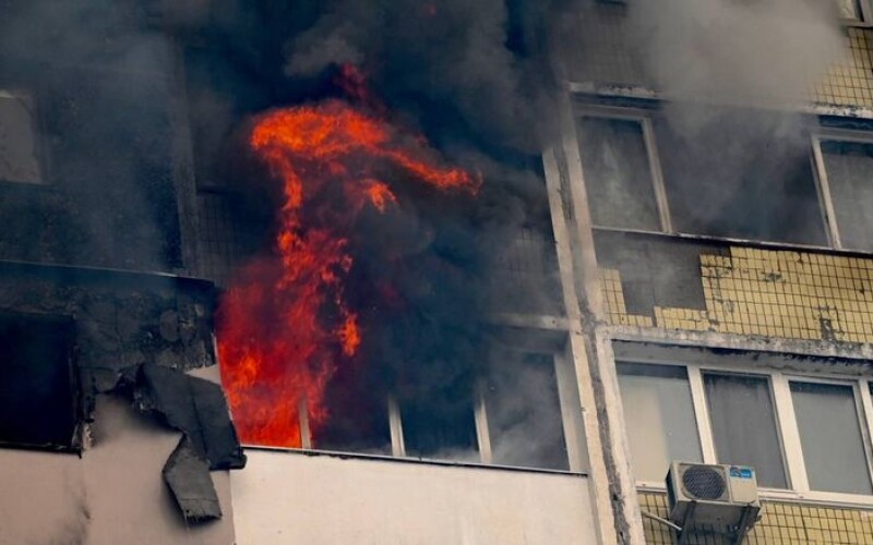 У Києві під завалами у 18-поверховому будинку можуть бути загиблі &#8211; МВС