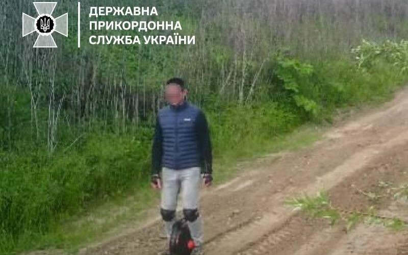 Чоловік намагався перетнути кордон зі Словаччиною на моноколесі