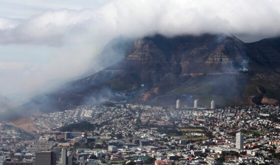 Південна Африка закрила повітряний простір над трьома провінціями через пожежі