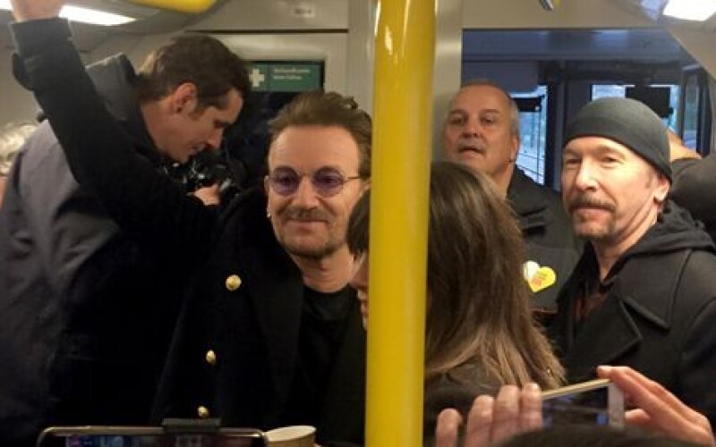 Группа U2 выступила в берлинском метро