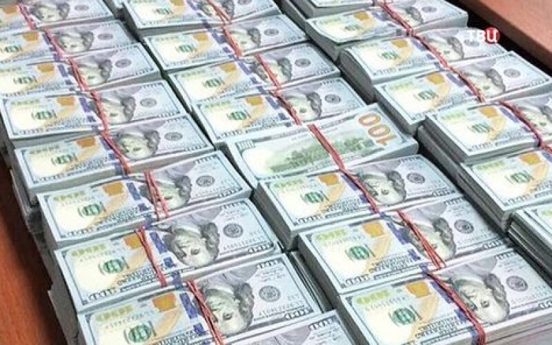 НБУ продав 620 млн доларів з резервів, щоб підтримати курс гривні