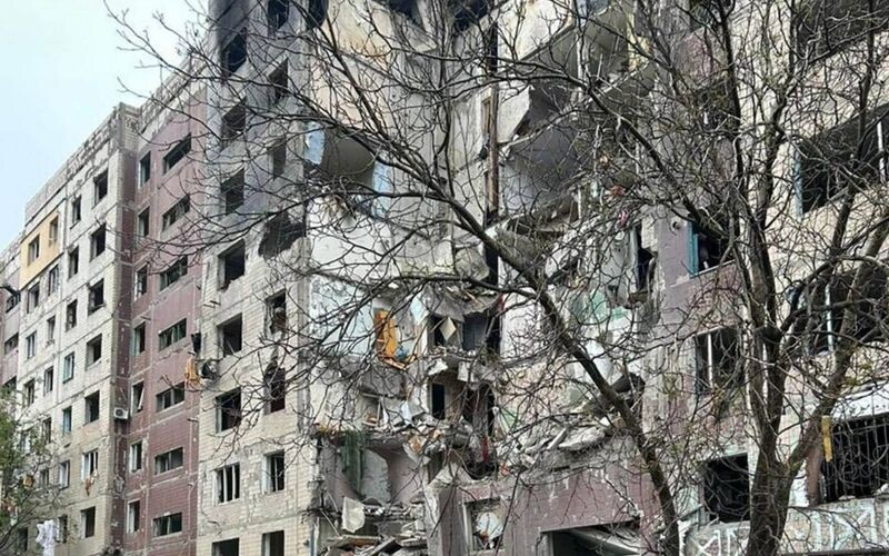 У Констянтинівці окупанти скинули авіабомбу на багатоповерхівку