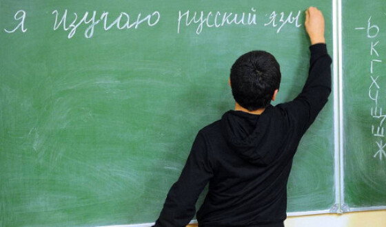 Російську мову можуть позбавити державного статусу в Білорусі