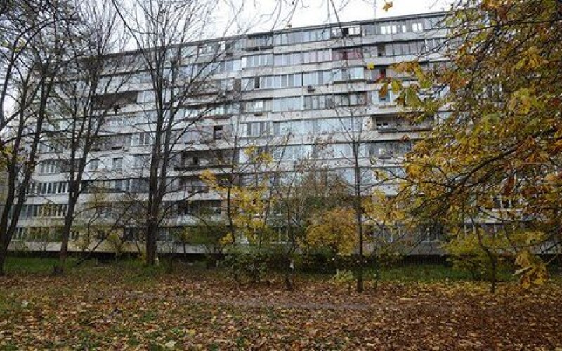 В Киеве женщина поймала на лету мужчину, выпавшего с девятого этажа