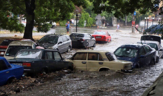 Сильна злива за 15 хвилин затопила Одесу