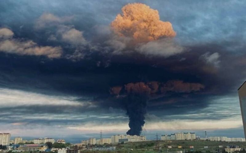 У Криму дрон атакував резервуар із паливом, пожежа розповсюдилася на 1000 кв. м.