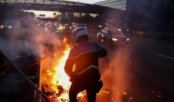У Франції проти Макрона піднялися масові протести