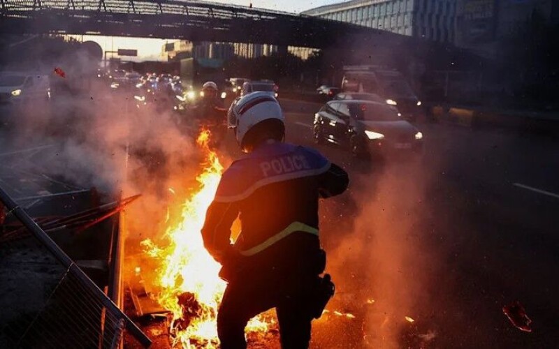 У Франції проти Макрона піднялися масові протести