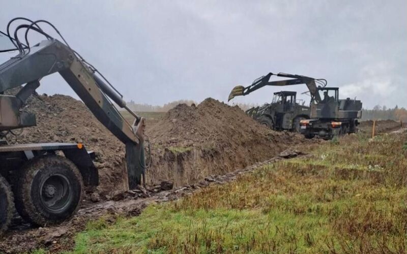 Польща почала будівництво укріплень на кордоні з Росією