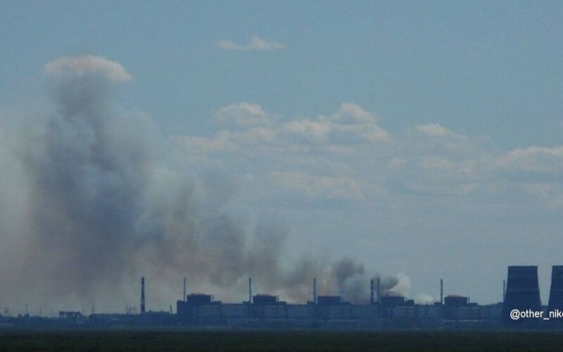 В Енергодарі в районі Запорізької АЕС помітили задимлення