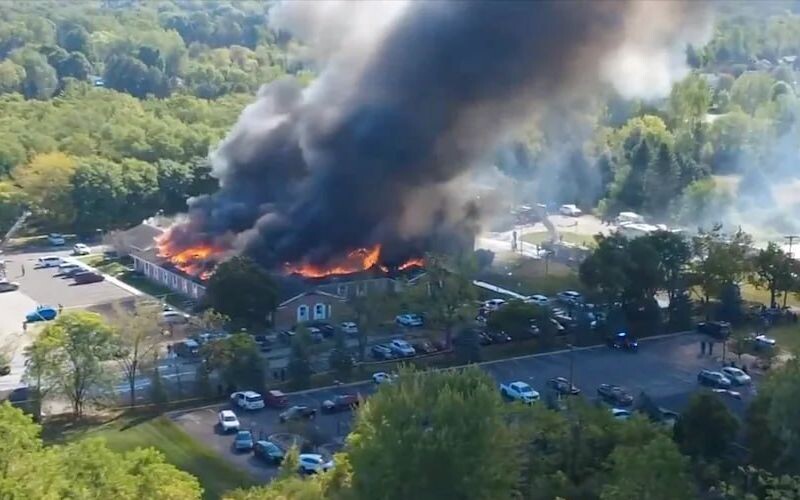 У США чоловік врізався в церкву і відкрив вогонь по прихожанах