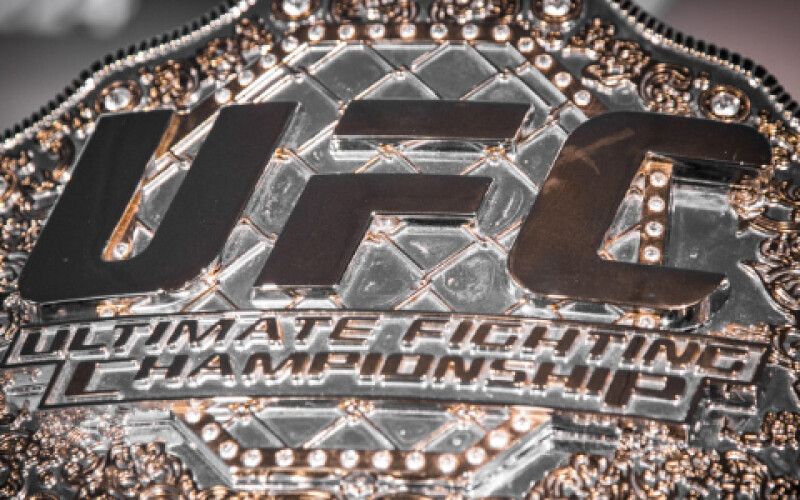Нганну захистив титул чемпіона UFC у важкій вазі