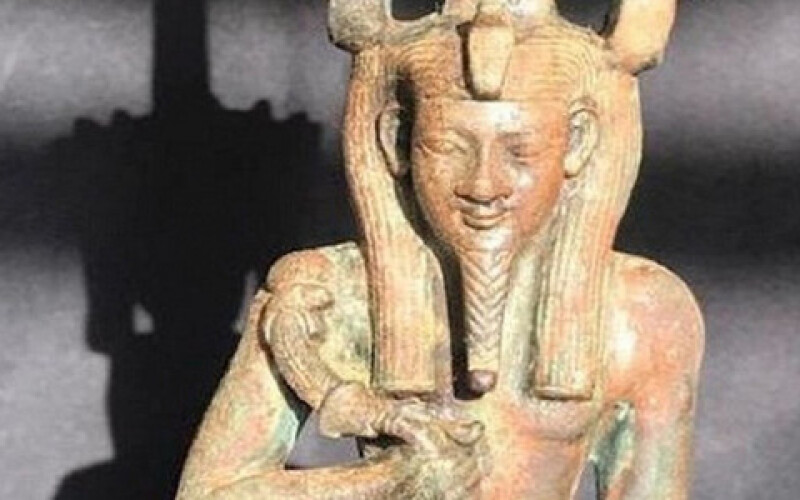 У Єгипті знайдено статую бога Нефертума, прикрашену дорогоцінними каменями