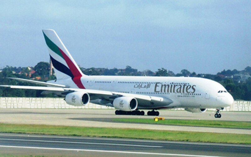 ЧП в Уганде: член экипажа Emirates выпал из самолета