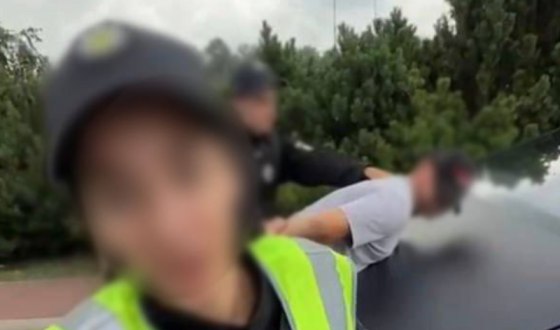 У Києві викрили блогерів, які знімали псевдоперевірки у формі поліції