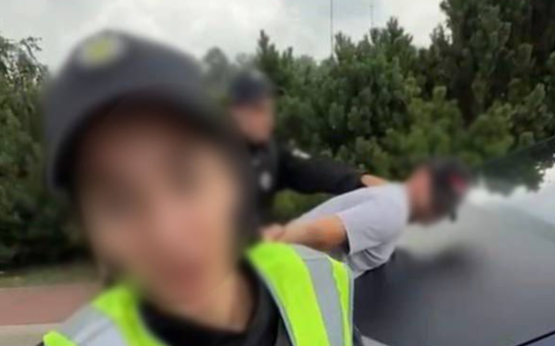У Києві викрили блогерів, які знімали псевдоперевірки у формі поліції