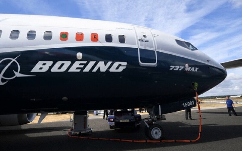 Boeing 737 зніс крилом ліхтарний стовп при підготовці до зльоту з аеропорту Далласа