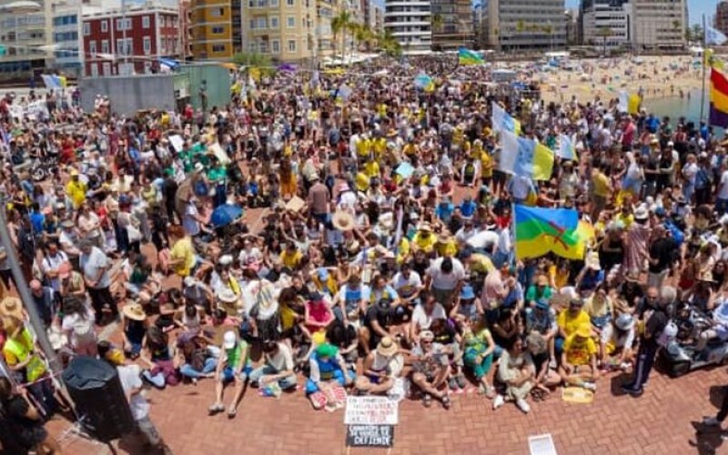 У Канарах тисячі людей вийшли на протест проти масового туризму