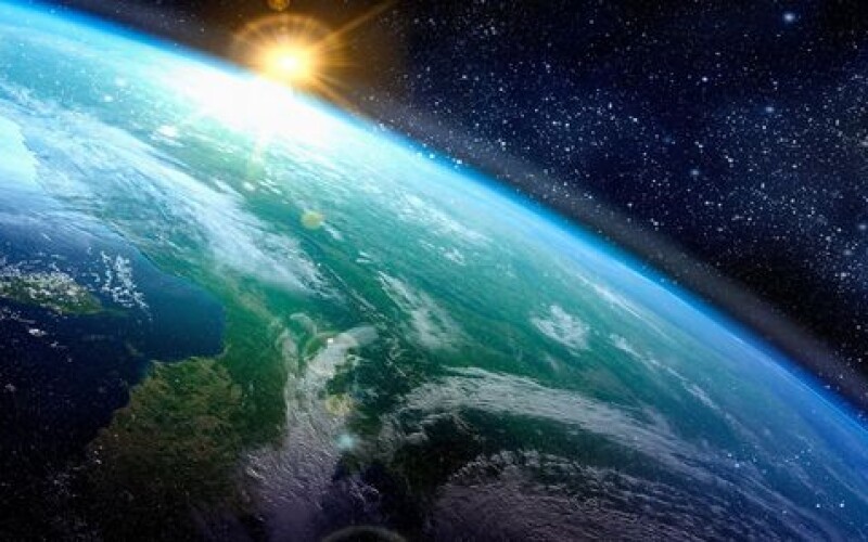 Кожні сім років Земля зміщується зі швидкістю майже 1500 км на годину навколо екватора