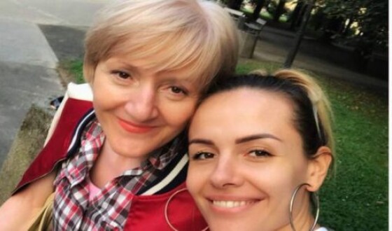 Певица Анастасия Кочетова опубликовала фото с мамой