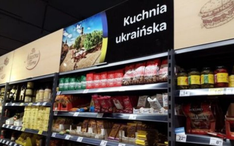 В супермаркетах Польщі з’явилися «українські полицi»