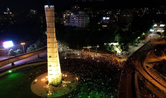У Тбілісі тривають масові акції протесту